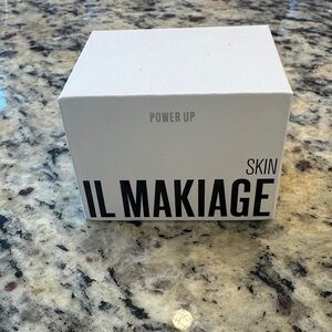 IL MAKIAGE Skin Power Up Box in White